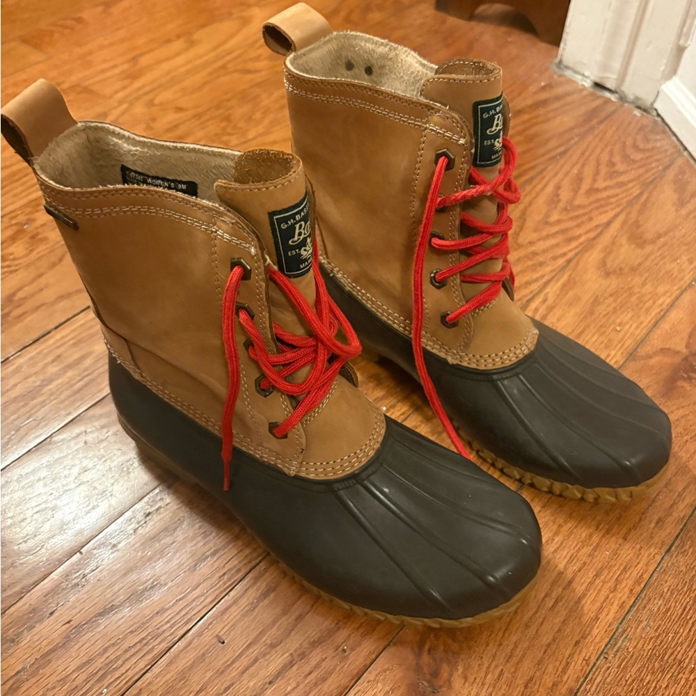 G.H. Bass & Co. Mallard Duck Classic Waterproof Winter Boots with Red Laces